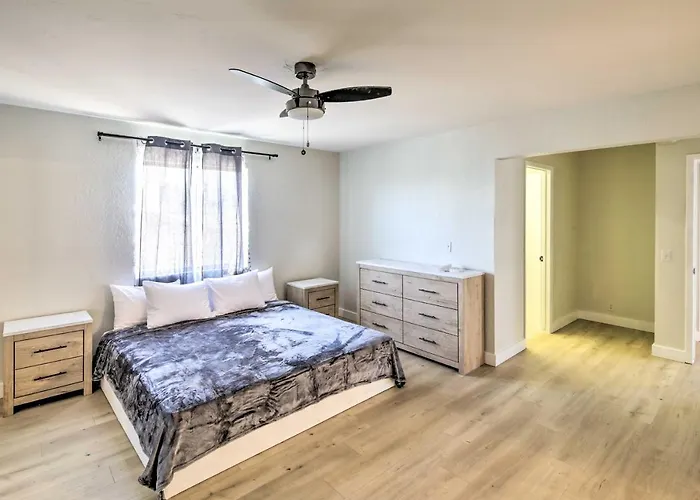 Modern Havasu Retreat: & Mountain Views! *