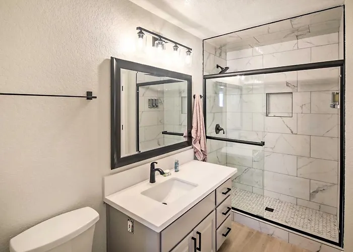 Modern Havasu Retreat: & Mountain Views! * Lake Havasu City