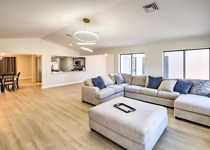 Modern Havasu Retreat: & Mountain Views! Holiday home Lake Havasu City