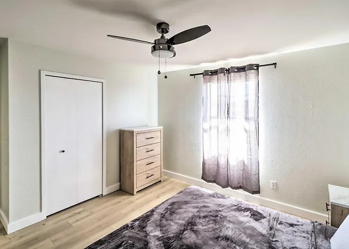 Modern Havasu Retreat: & Mountain Views! Lake Havasu City