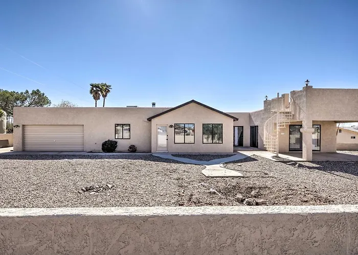 Modern Havasu Retreat: & Mountain Views! Holiday home *