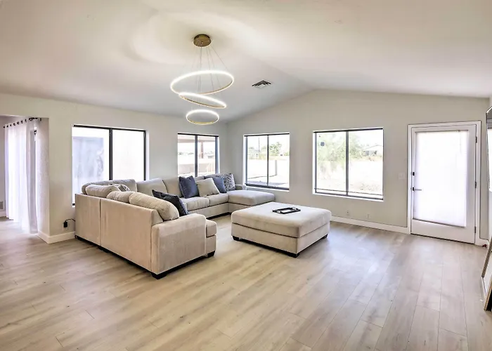 Modern Havasu Retreat: & Mountain Views! Holiday home *