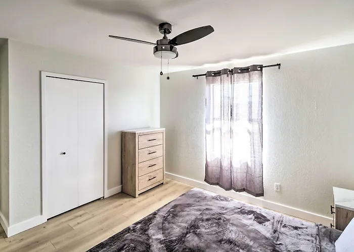 Holiday home Modern Havasu Retreat: & Mountain Views!