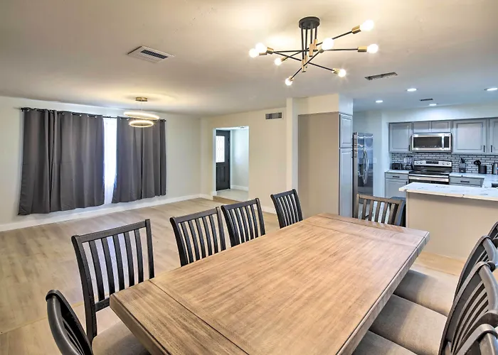 Modern Havasu Retreat: & Mountain Views! Lake Havasu City